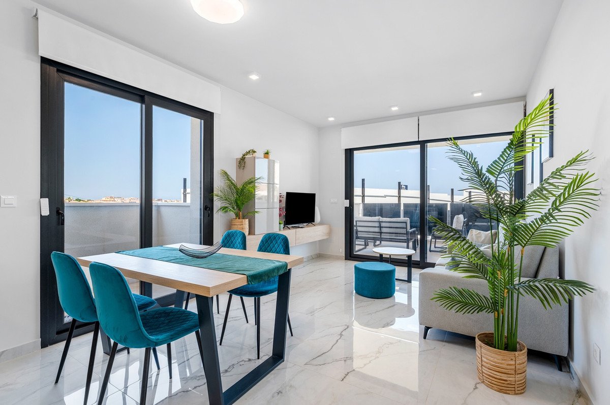 2 Bed Middle Floor Apartment in Playa Flamenca