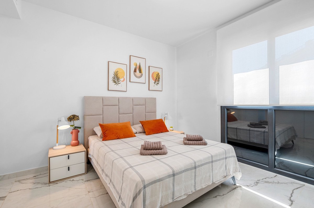 2 Bed Middle Floor Apartment in Playa Flamenca