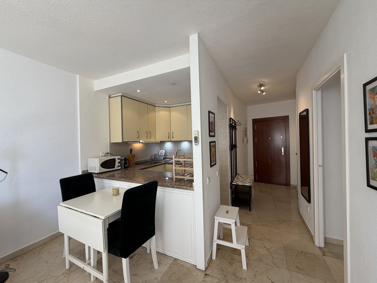 1 Bed Middle Floor Apartment in Estepona