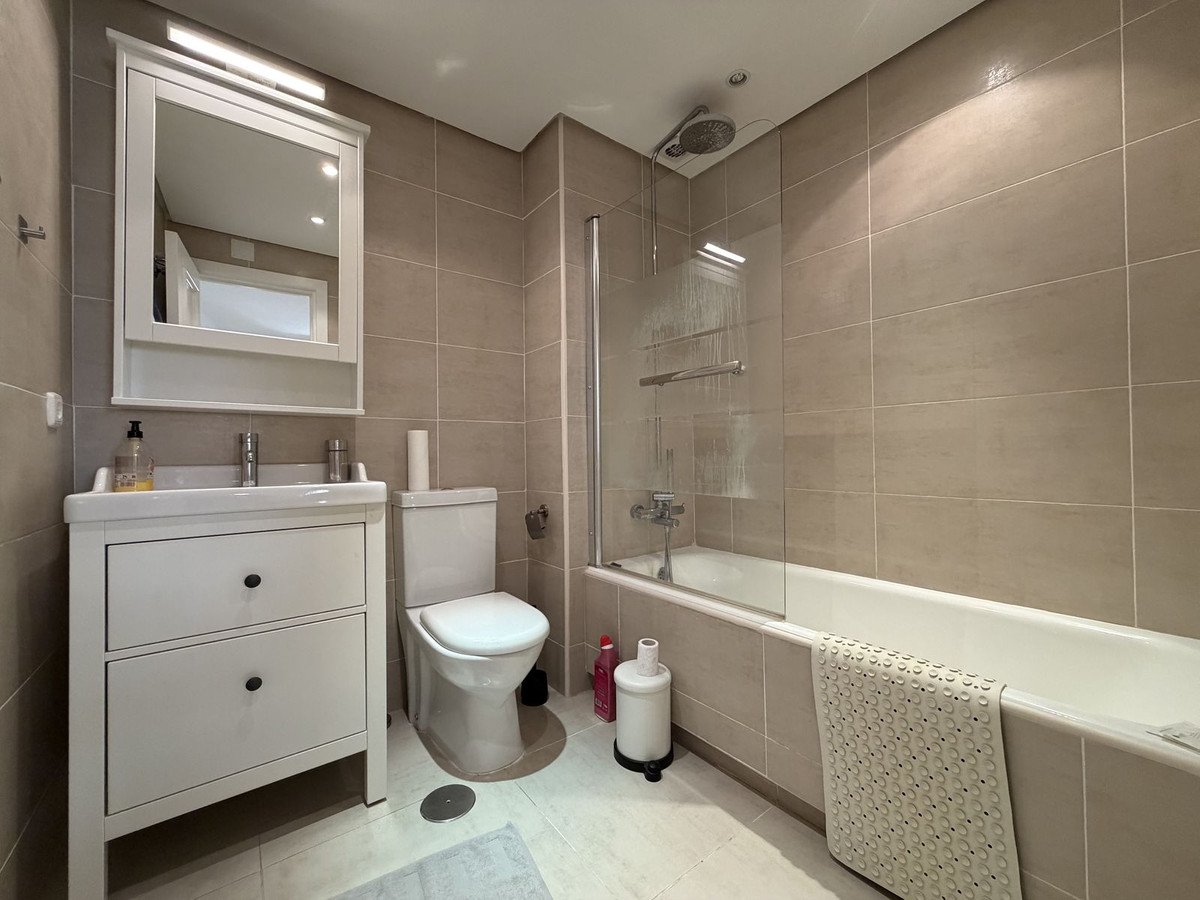 1 Bed Middle Floor Apartment in Estepona