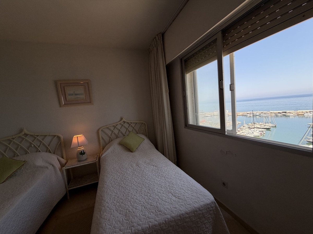 2 Bed Middle Floor Apartment in Estepona