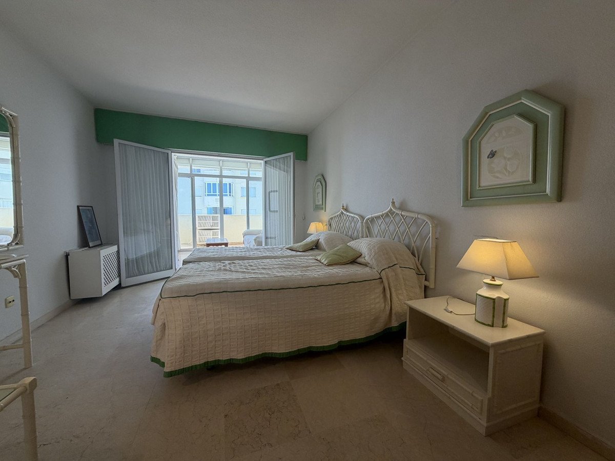 2 Bed Middle Floor Apartment in Estepona