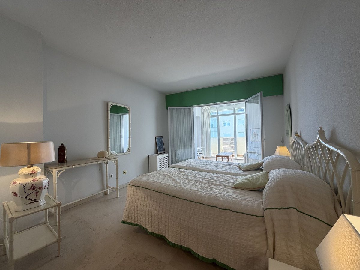 2 Bed Middle Floor Apartment in Estepona