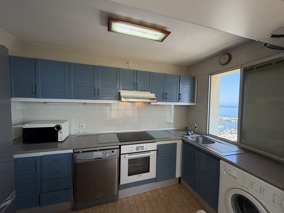 2 Bed Middle Floor Apartment in Estepona
