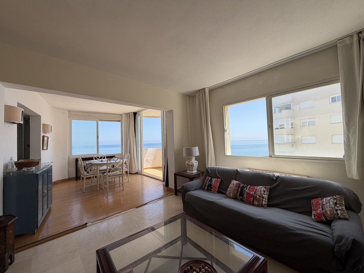 2 Bed Middle Floor Apartment in Estepona