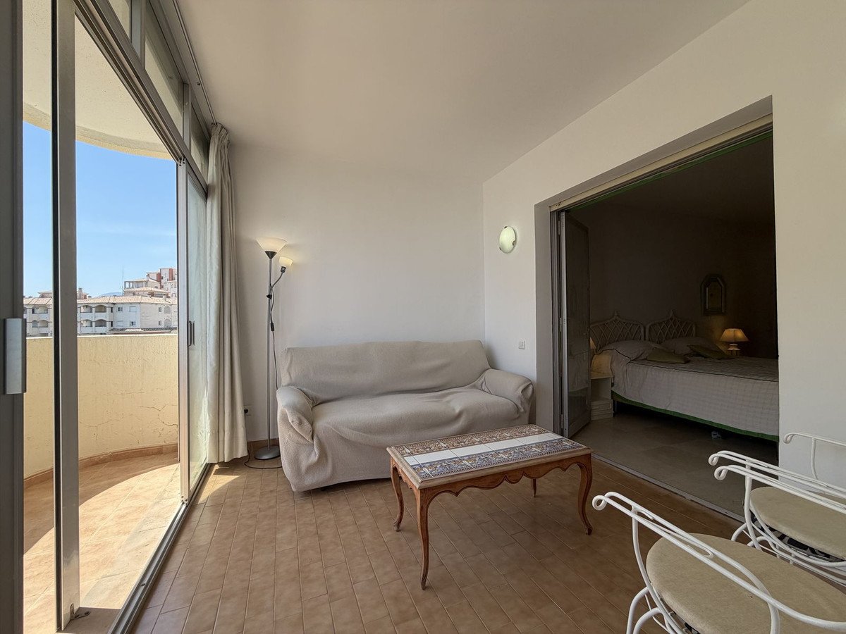 2 Bed Middle Floor Apartment in Estepona