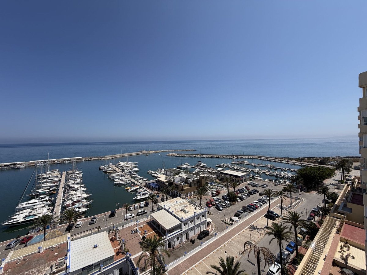 2 Bed Middle Floor Apartment in Estepona