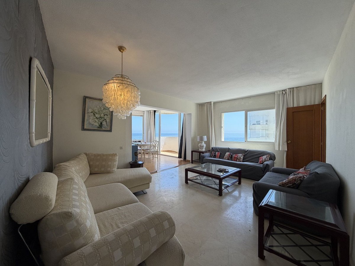 2 Bed Middle Floor Apartment in Estepona