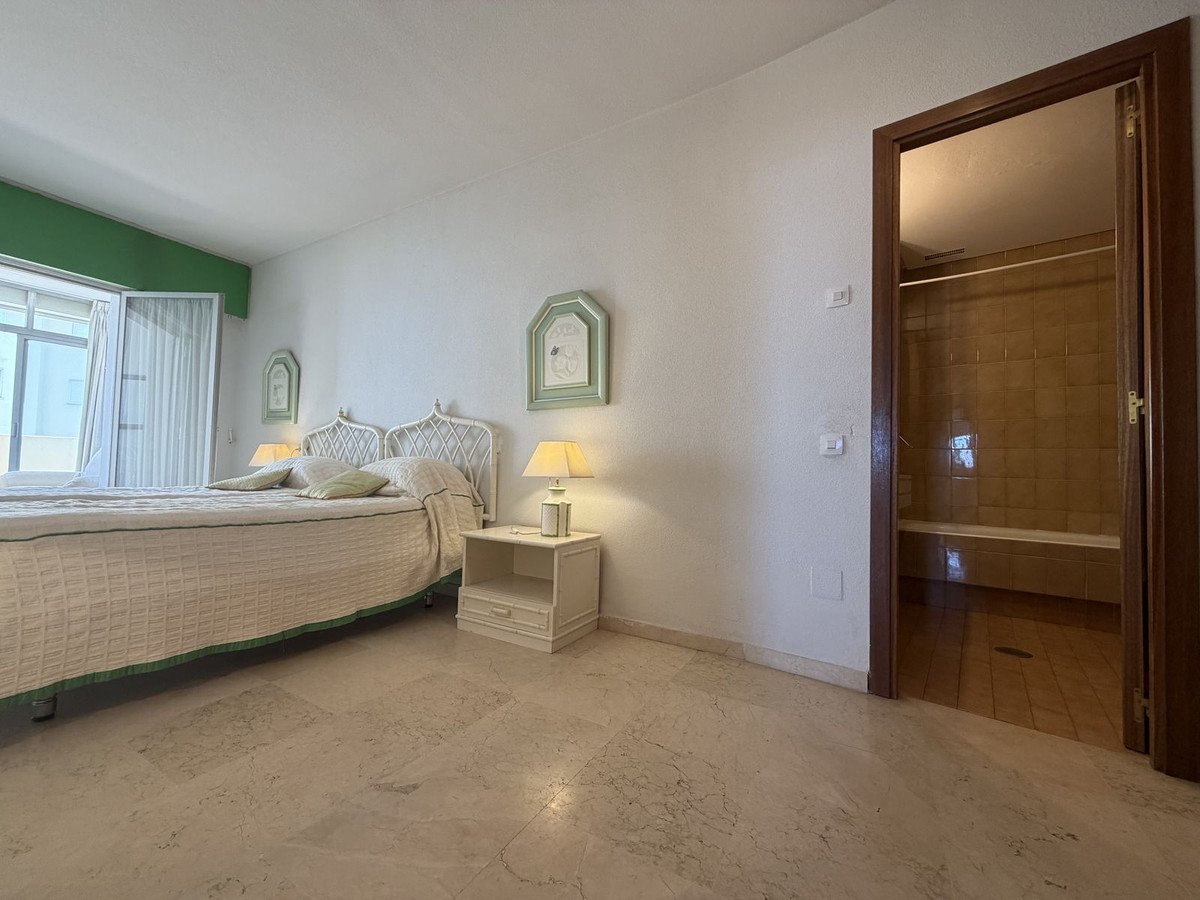 2 Bed Middle Floor Apartment in Estepona