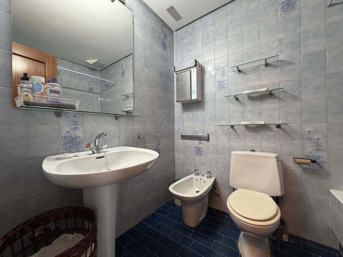 2 Bed Middle Floor Apartment in Estepona