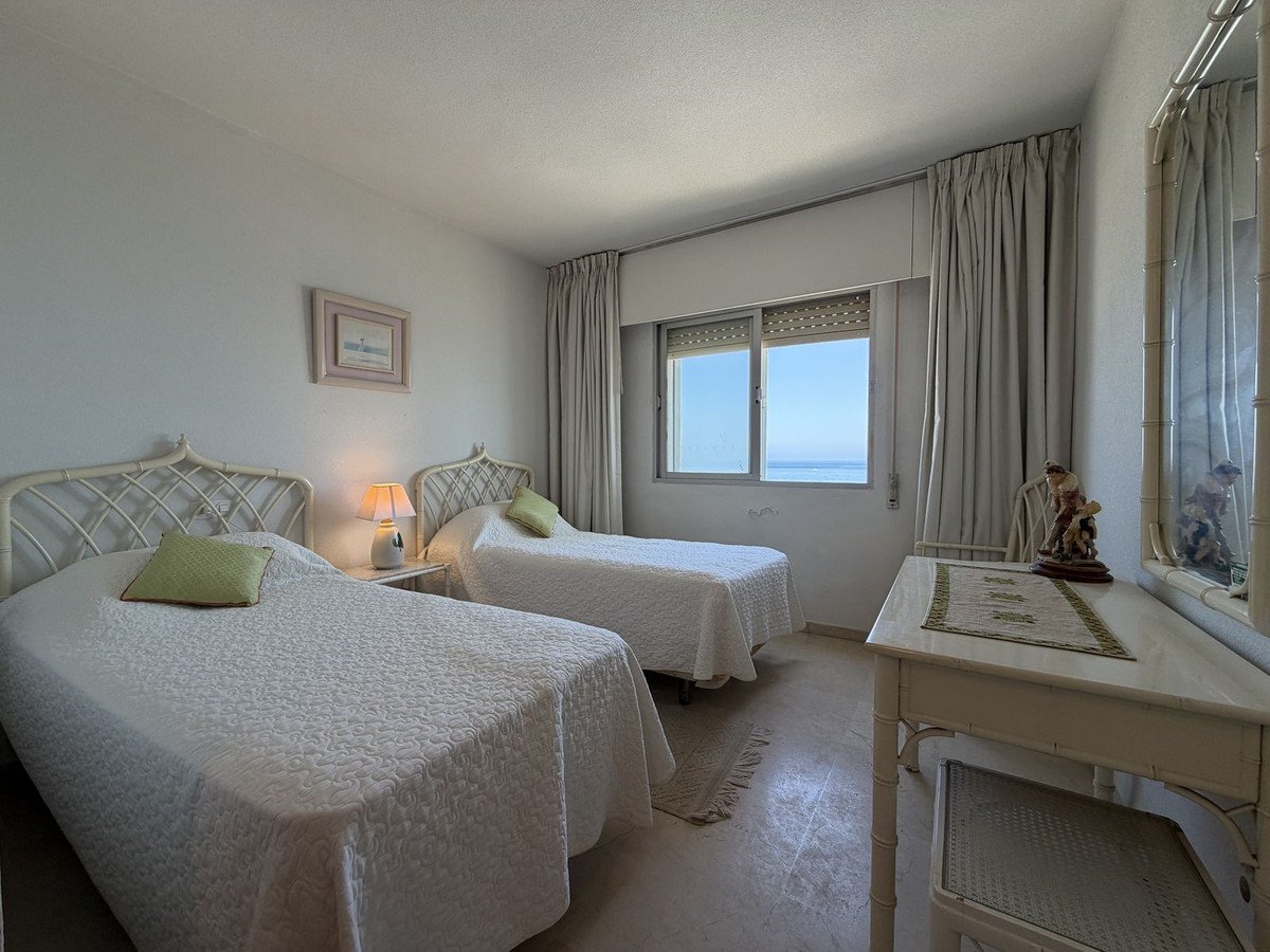 2 Bed Middle Floor Apartment in Estepona