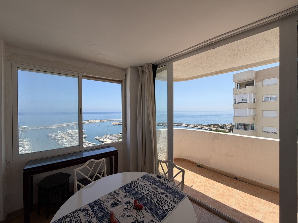 2 Bed Middle Floor Apartment in Estepona