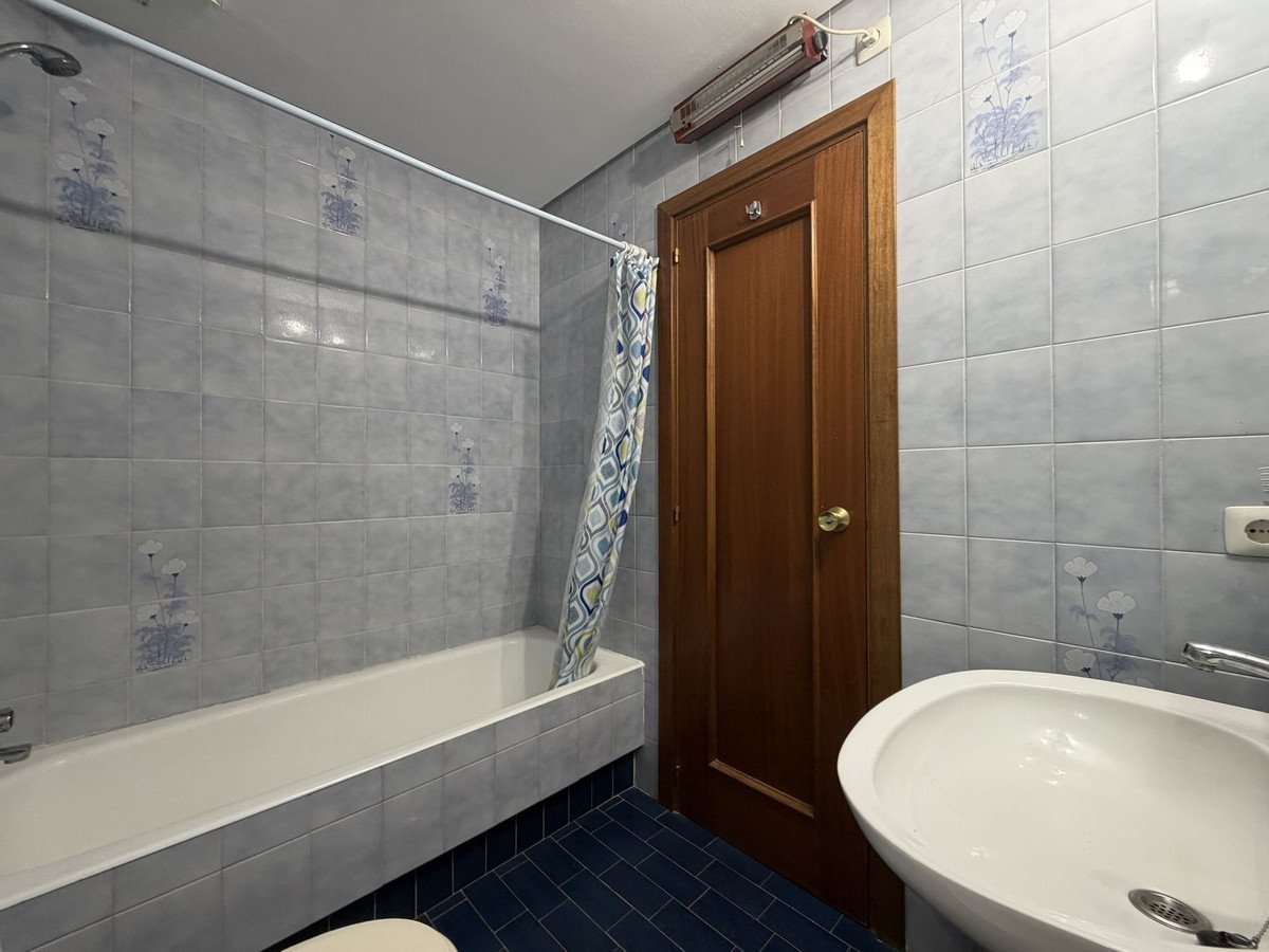 2 Bed Middle Floor Apartment in Estepona