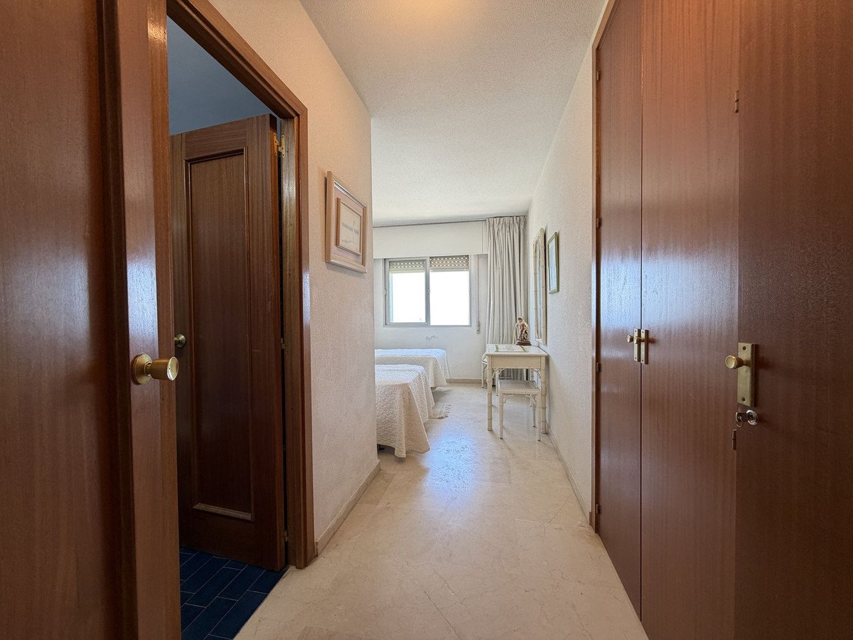 2 Bed Middle Floor Apartment in Estepona
