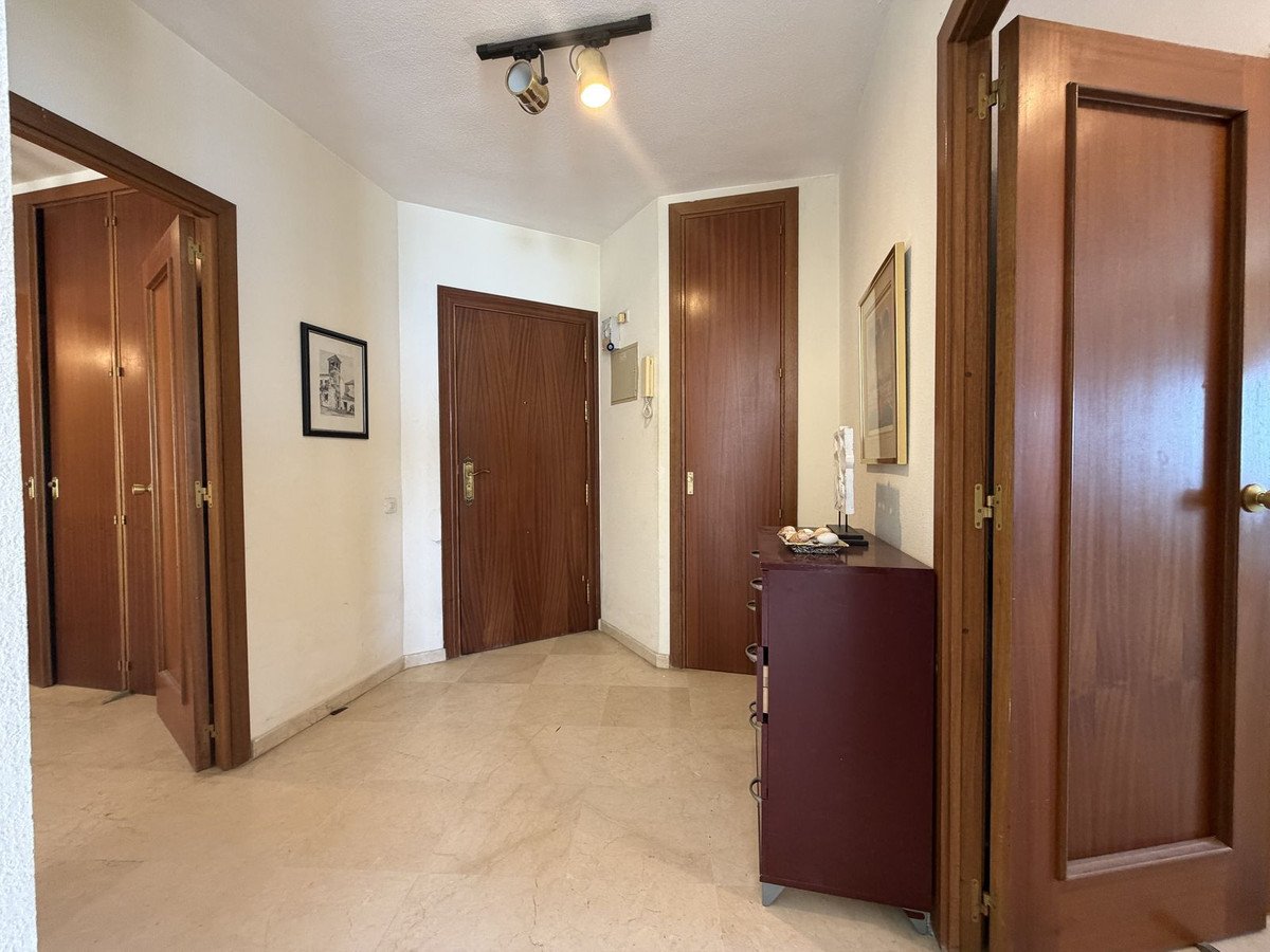 2 Bed Middle Floor Apartment in Estepona