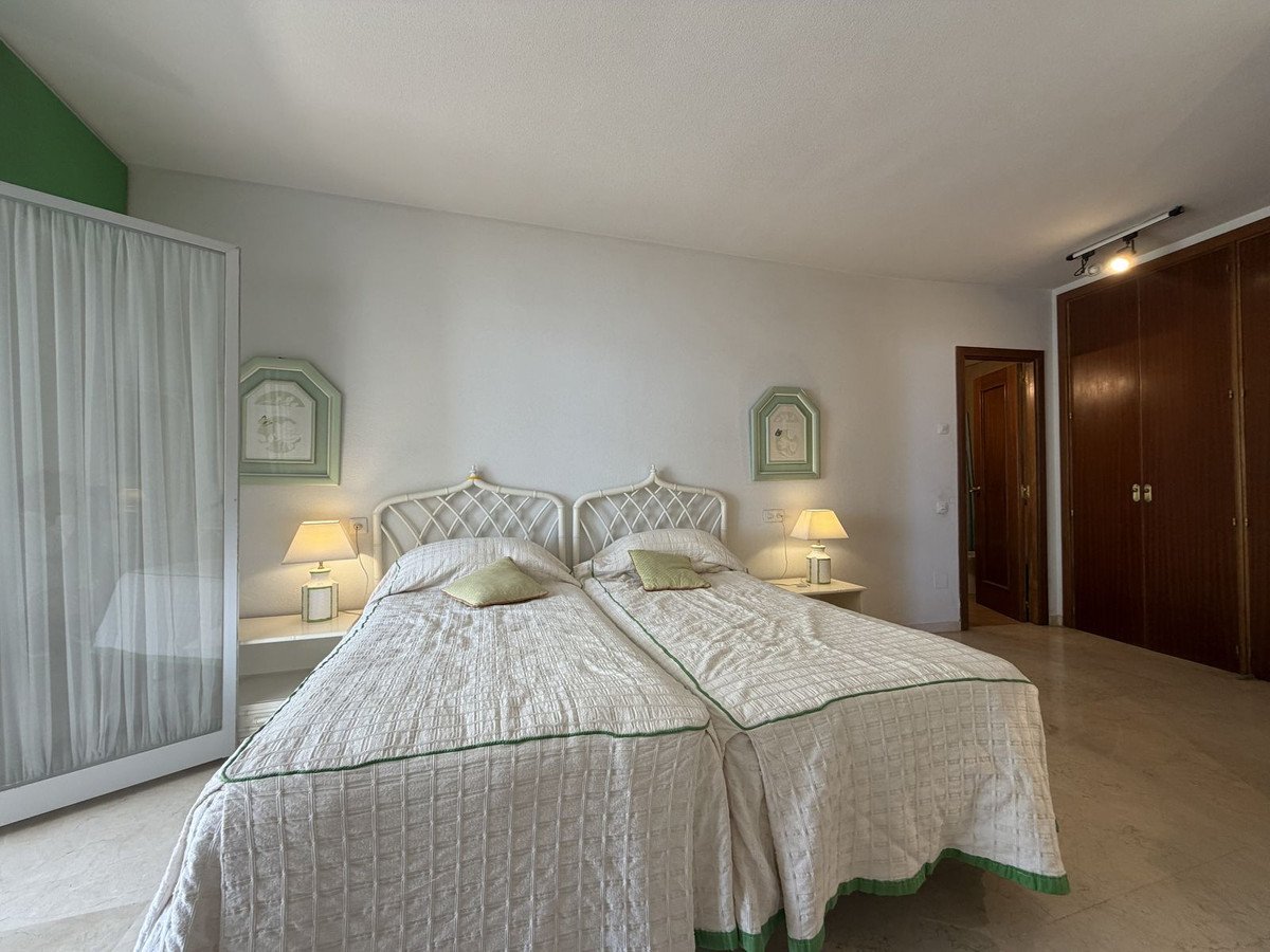 2 Bed Middle Floor Apartment in Estepona