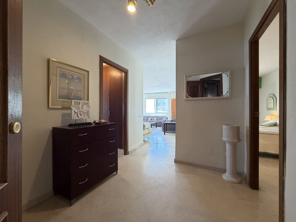 2 Bed Middle Floor Apartment in Estepona