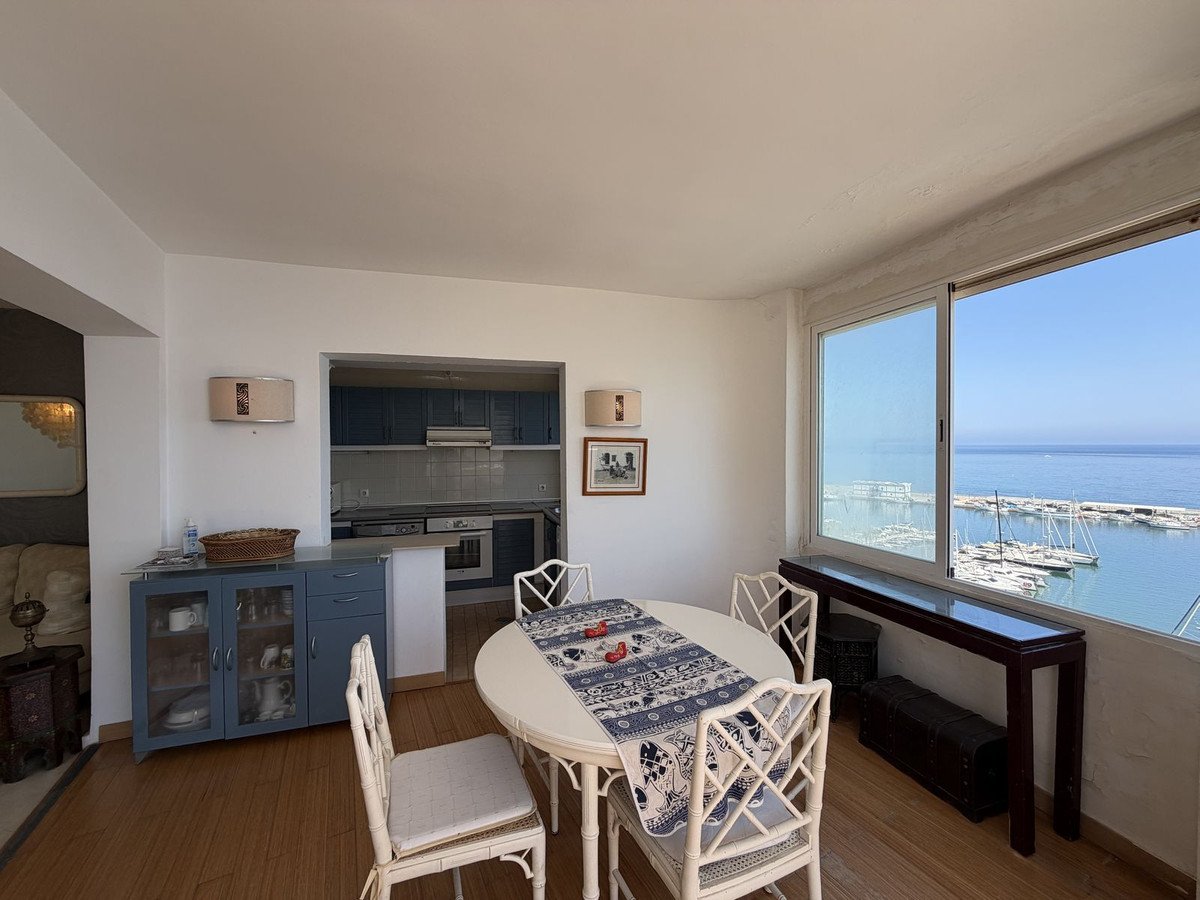 2 Bed Middle Floor Apartment in Estepona