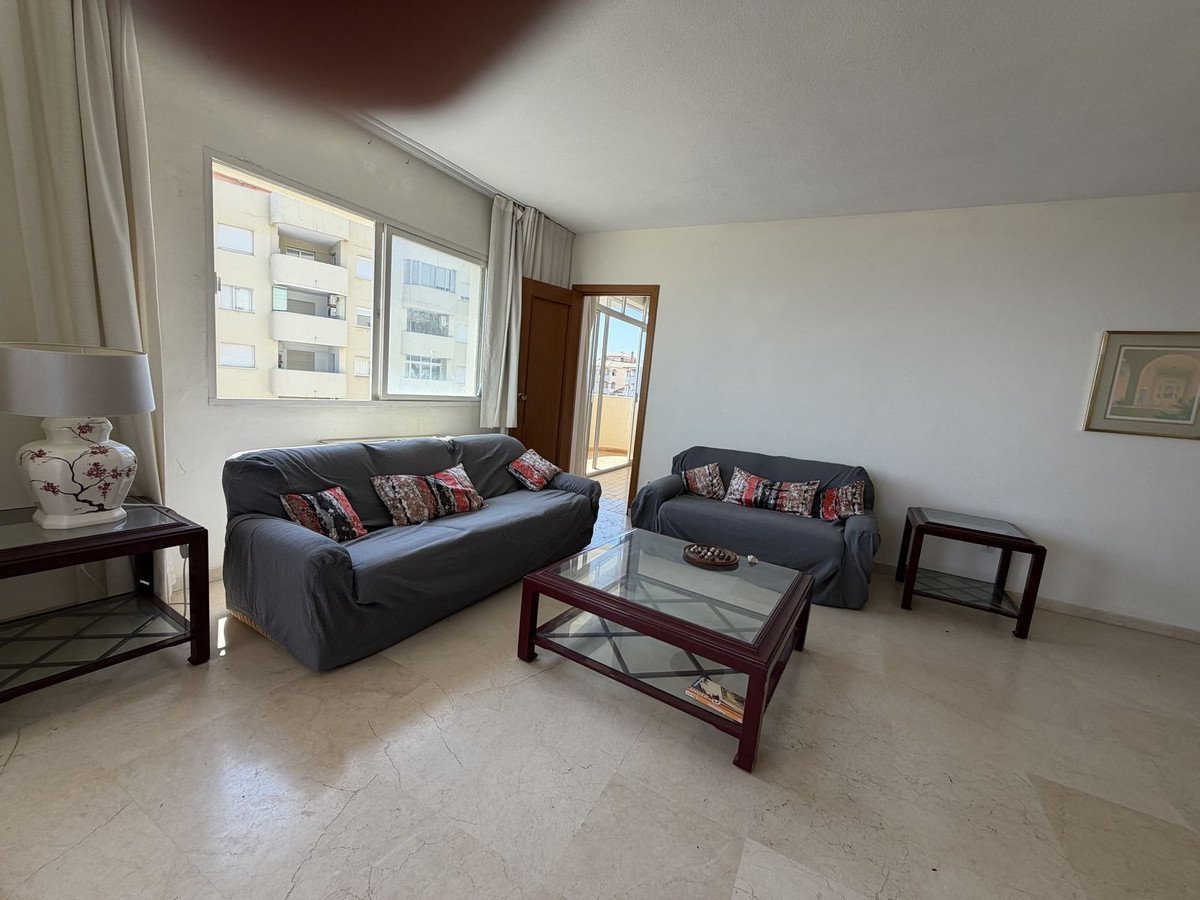 2 Bed Middle Floor Apartment in Estepona