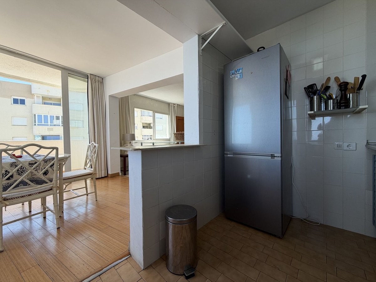 2 Bed Middle Floor Apartment in Estepona