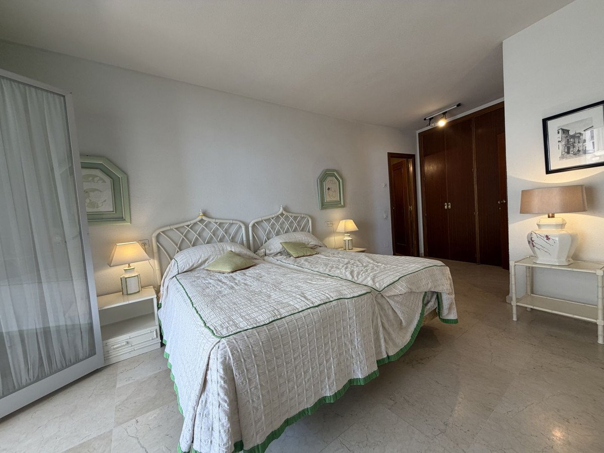 2 Bed Middle Floor Apartment in Estepona