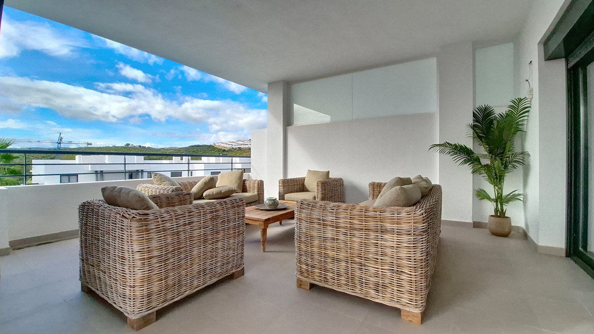 3 Bed Middle Floor Apartment in Casares