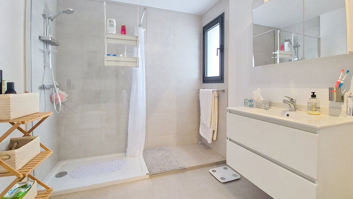 3 Bed Middle Floor Apartment in Casares