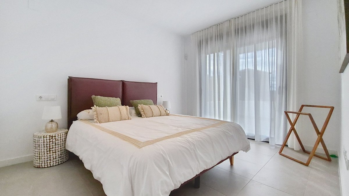 3 Bed Middle Floor Apartment in Casares