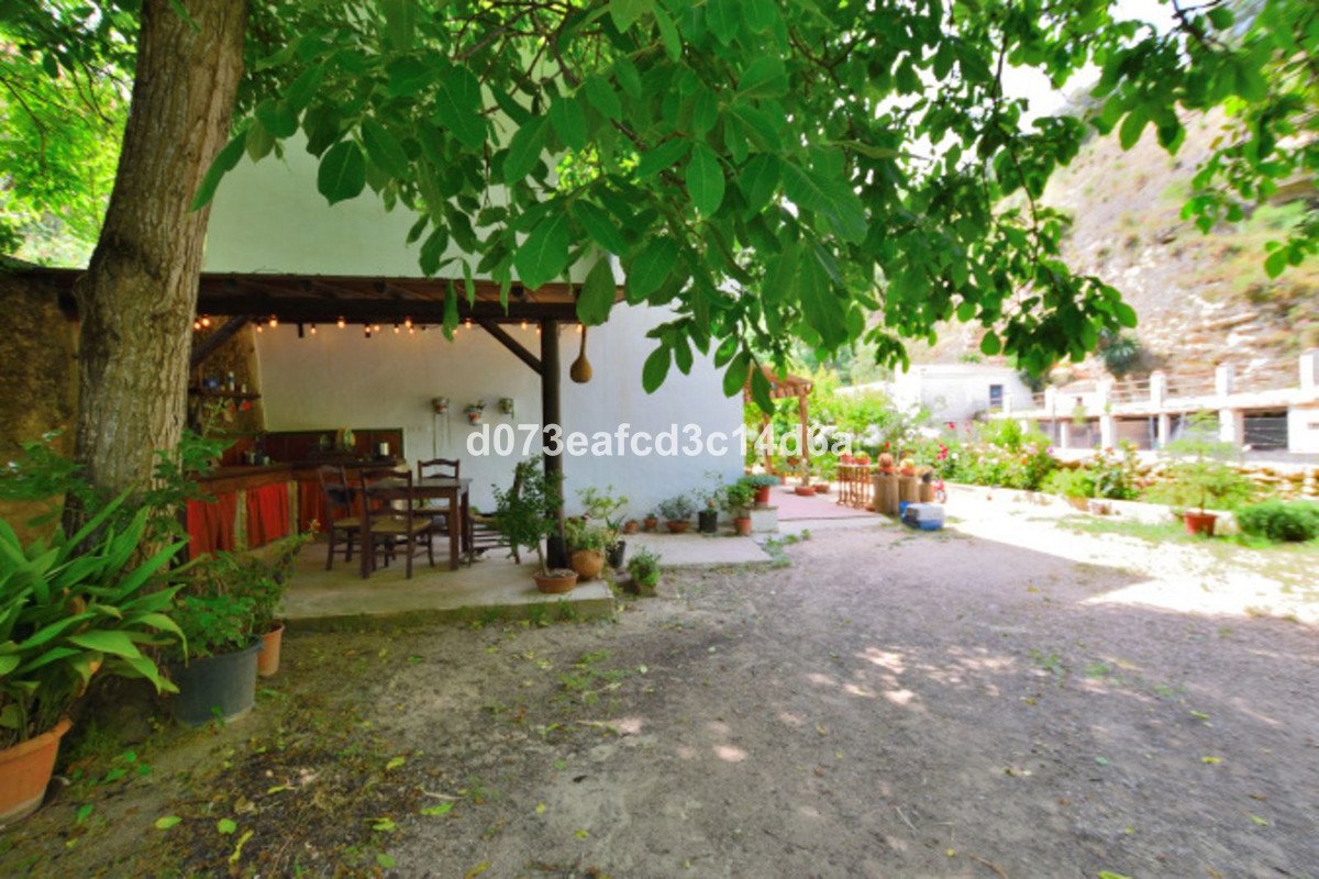 4 Bed Detached Villa in Arriate
