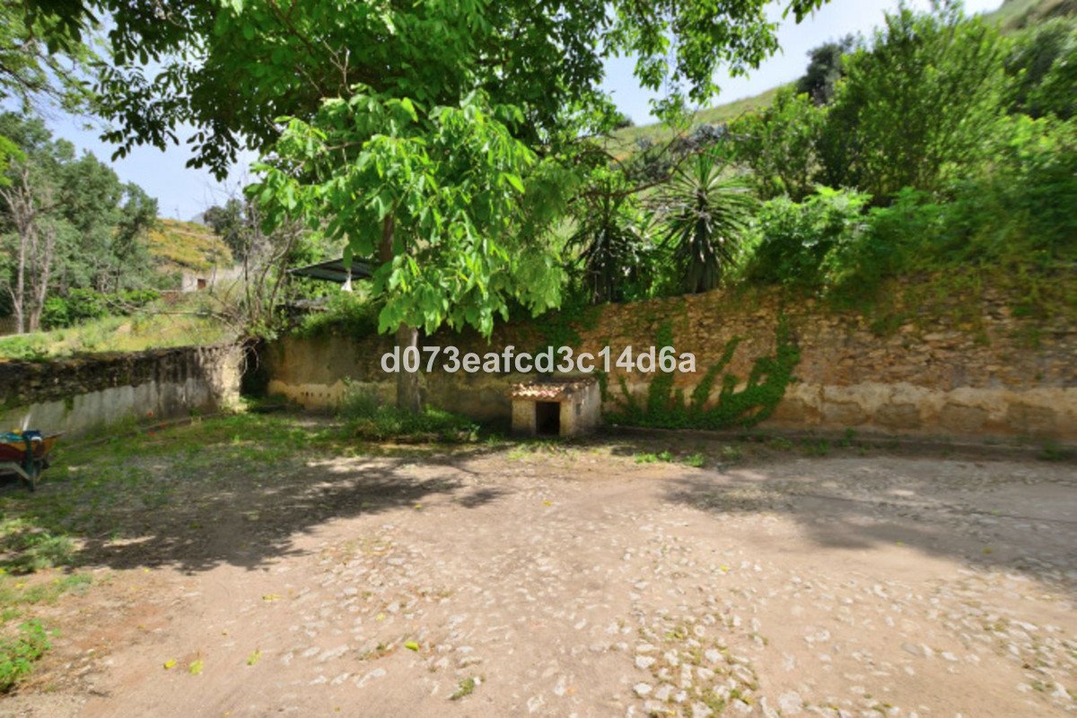 4 Bed Detached Villa in Arriate