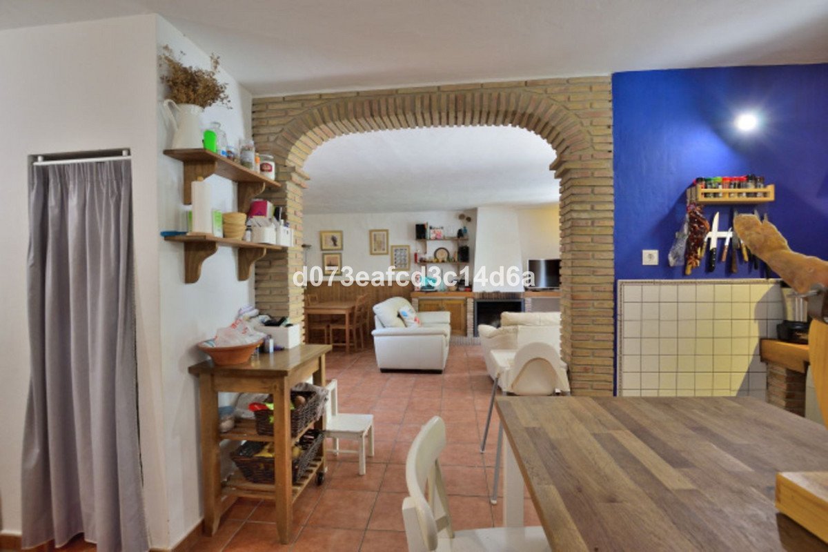 4 Bed Detached Villa in Arriate