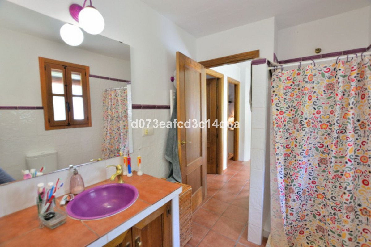 4 Bed Detached Villa in Arriate