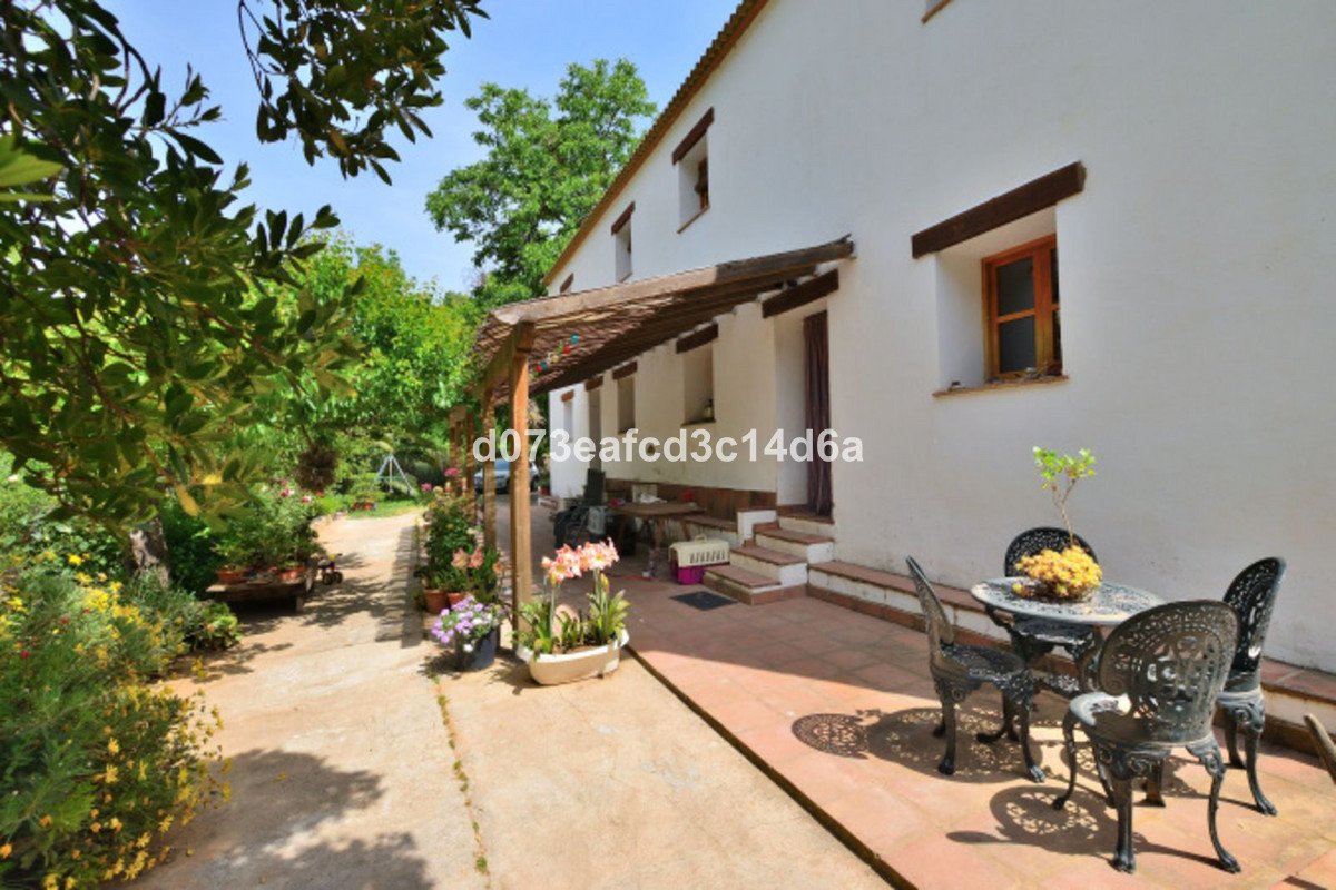 4 Bed Detached Villa in Arriate