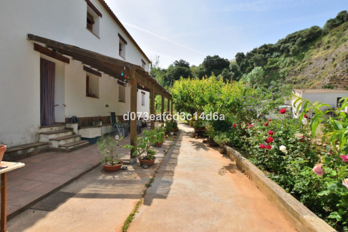 4 Bed Detached Villa in Arriate