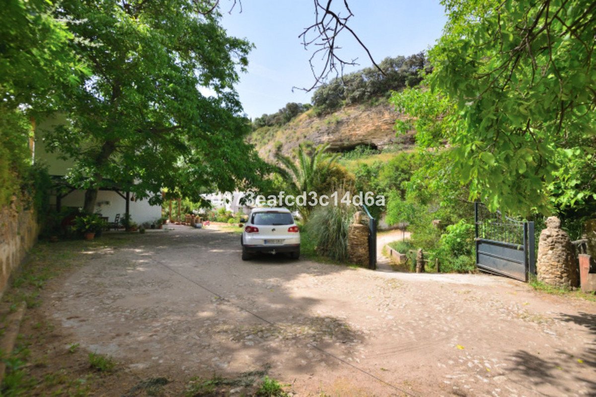 4 Bed Detached Villa in Arriate