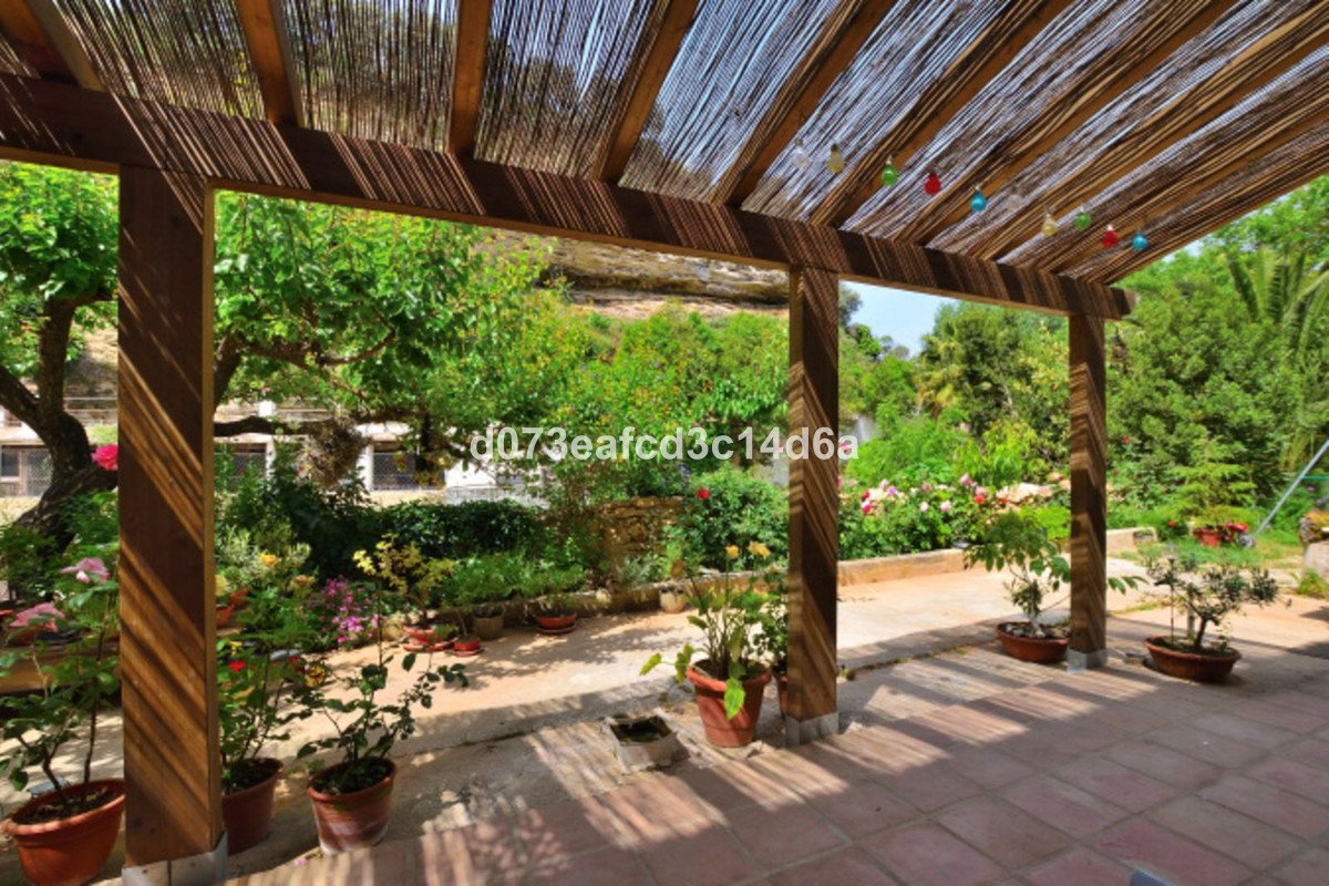 4 Bed Detached Villa in Arriate