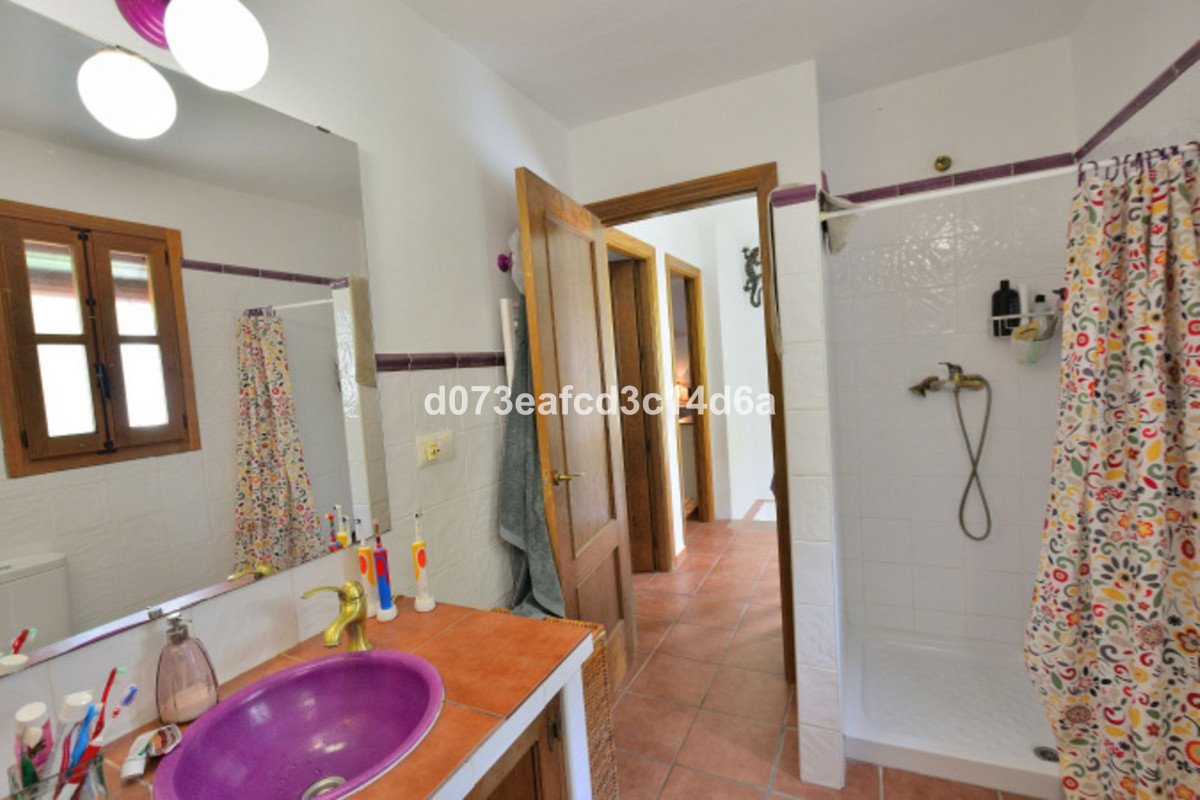 4 Bed Detached Villa in Arriate