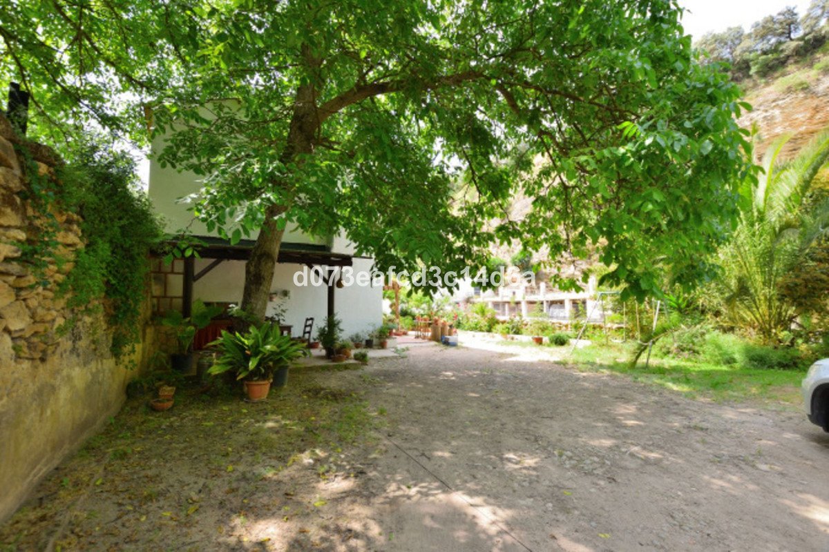 4 Bed Detached Villa in Arriate