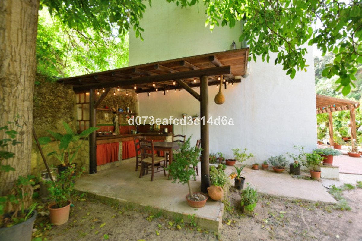 4 Bed Detached Villa in Arriate