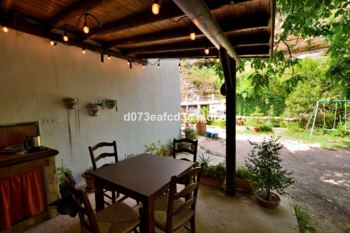 4 Bed Detached Villa in Arriate