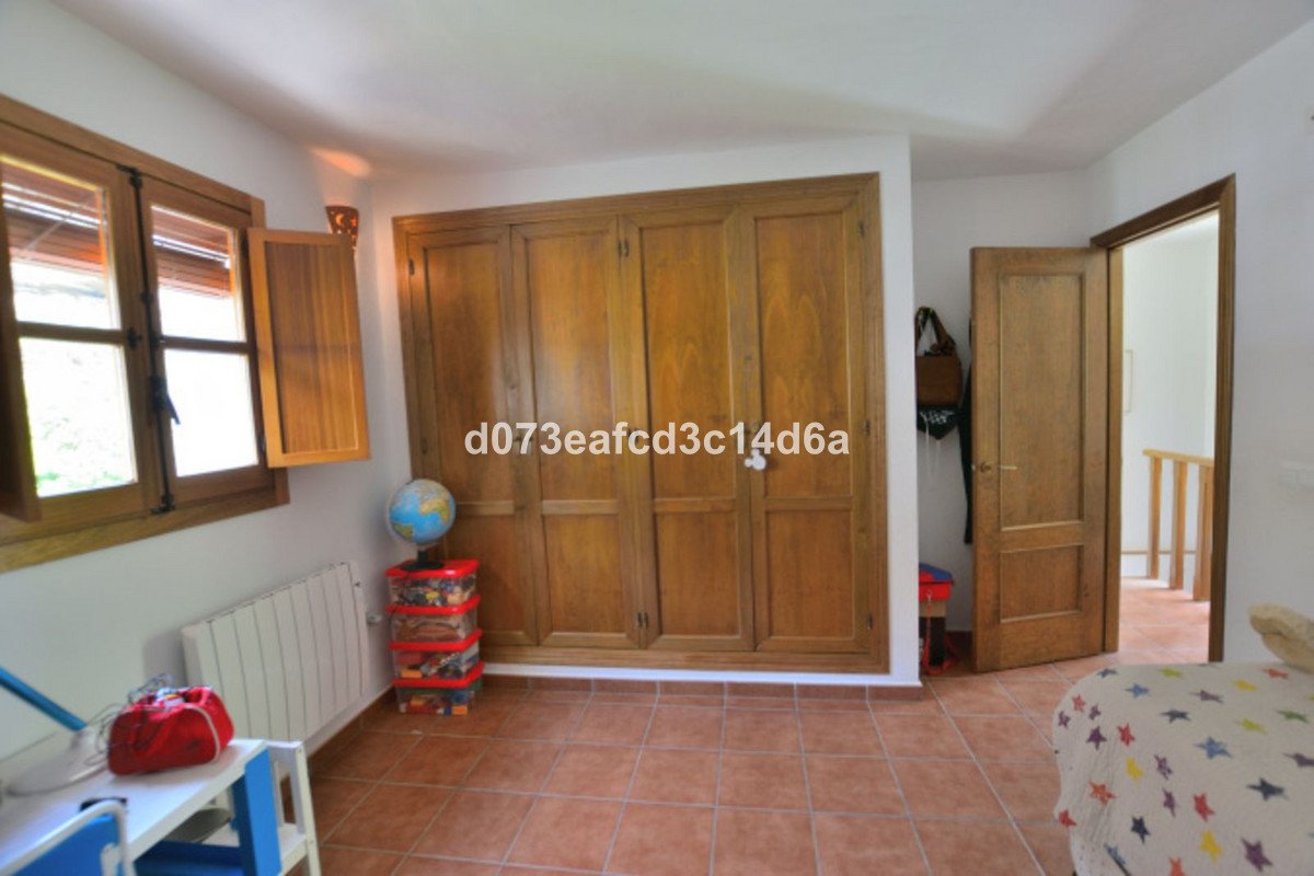 4 Bed Detached Villa in Arriate