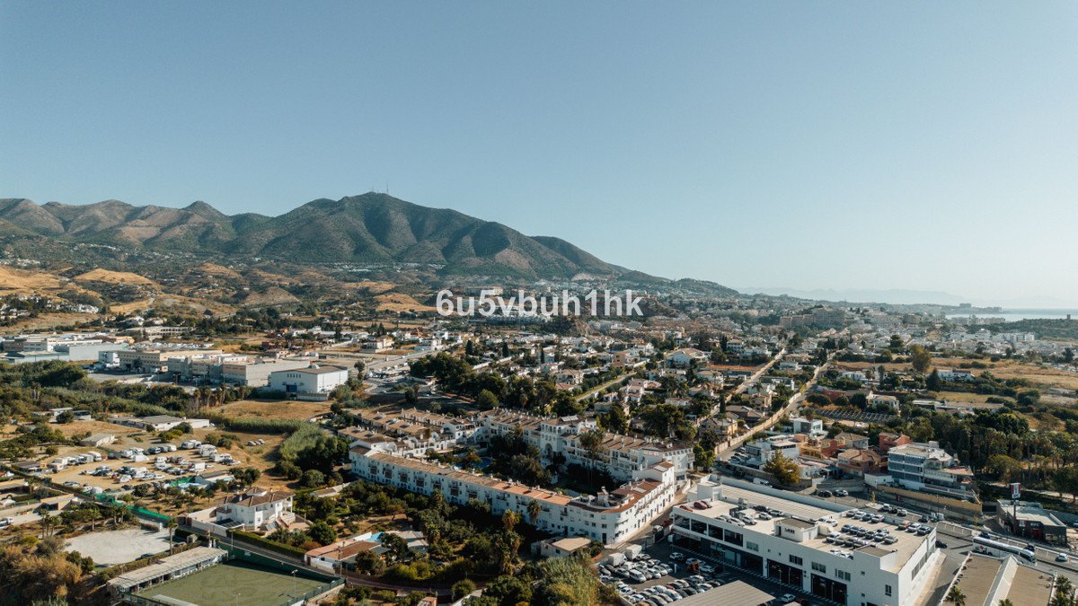 5 Bed Detached Villa in El Coto