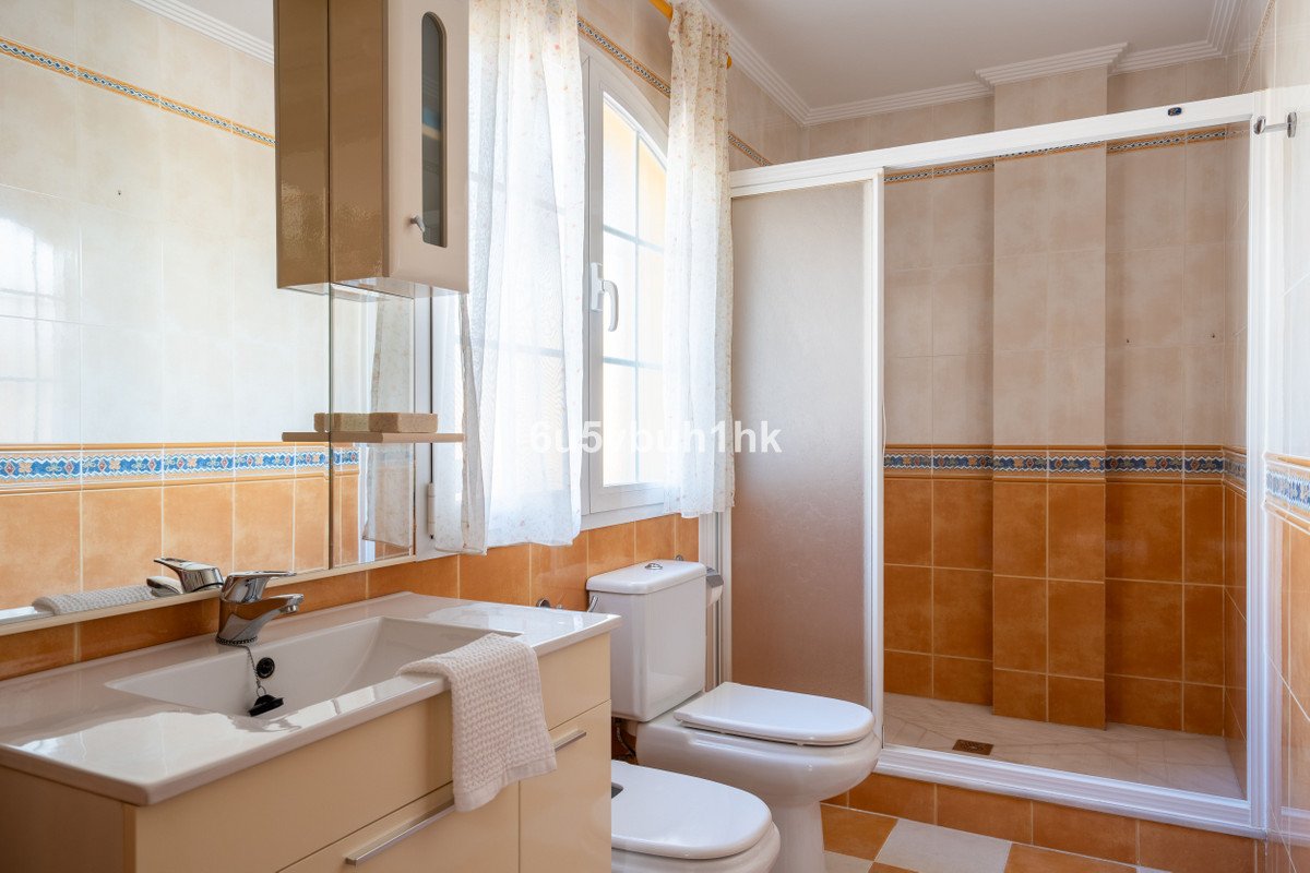 5 Bed Detached Villa in El Coto