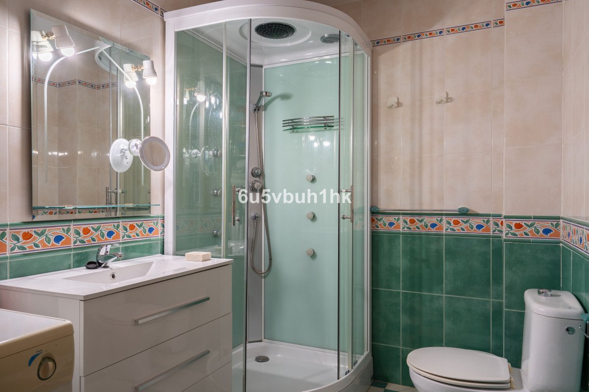 5 Bed Detached Villa in El Coto