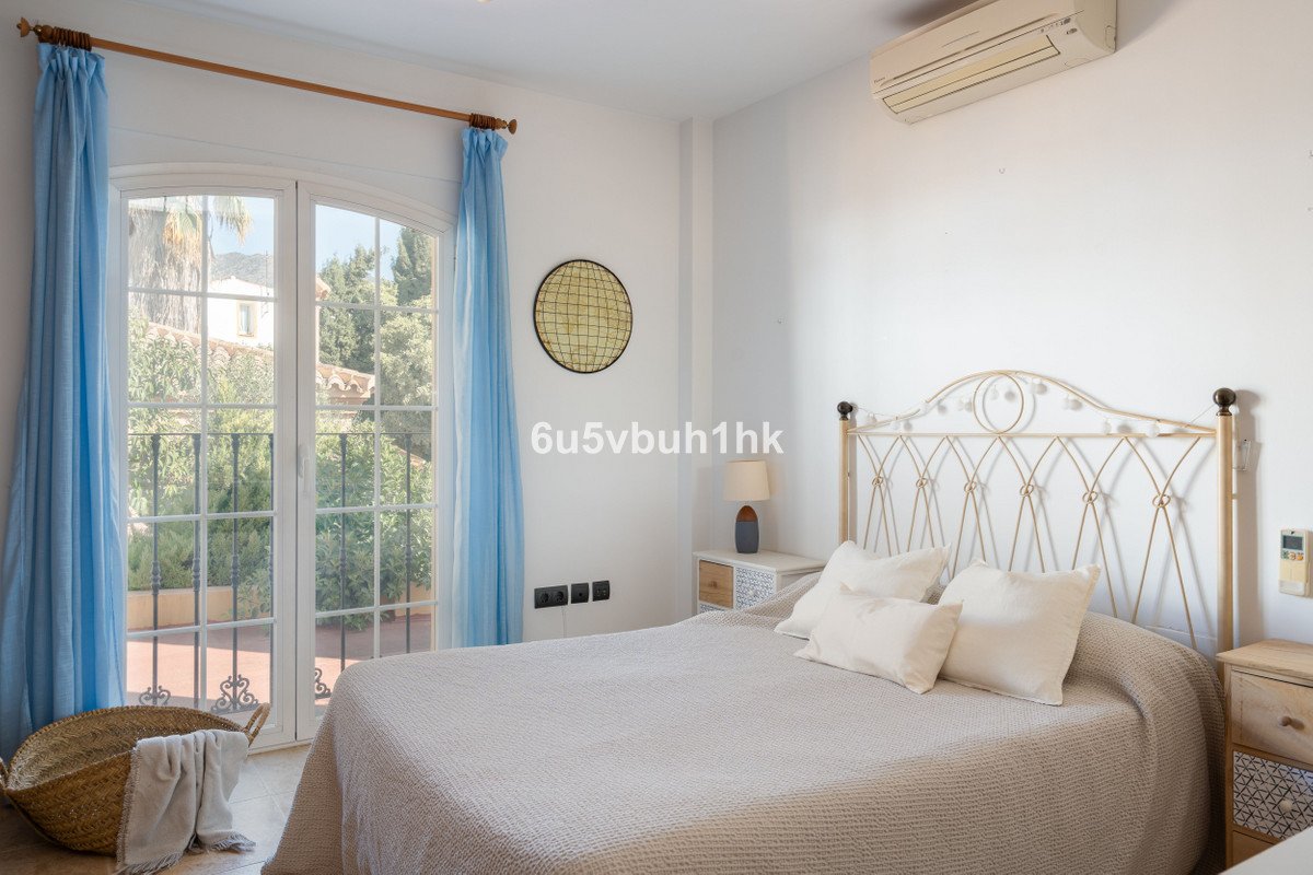 5 Bed Detached Villa in El Coto