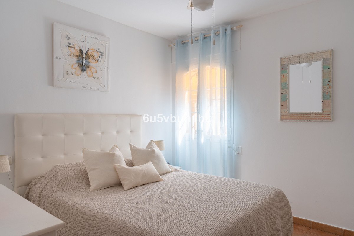 5 Bed Detached Villa in El Coto