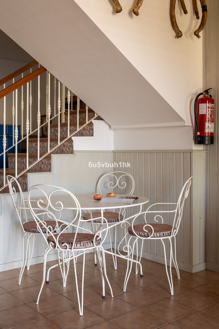 5 Bed Detached Villa in El Coto