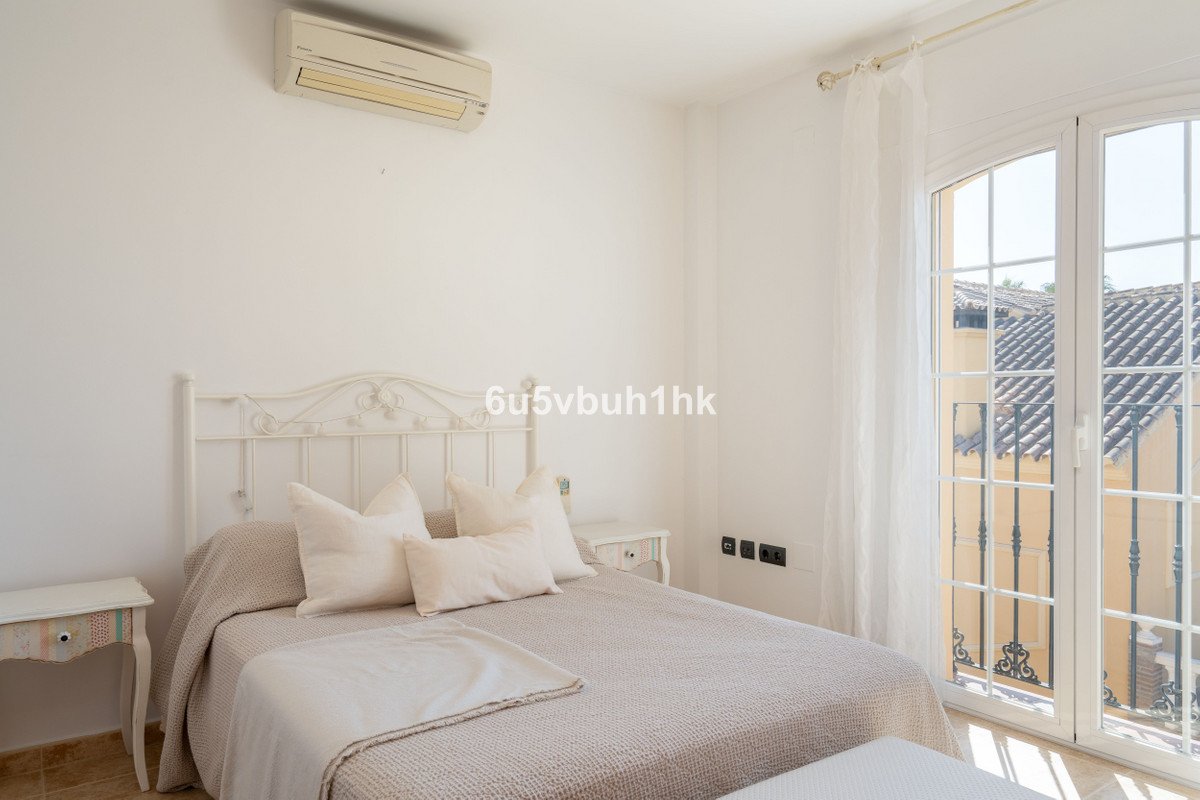5 Bed Detached Villa in El Coto