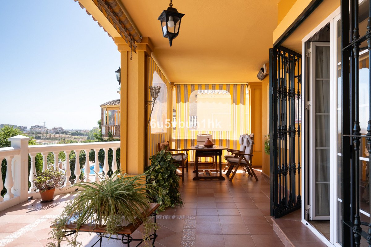 5 Bed Detached Villa in El Coto