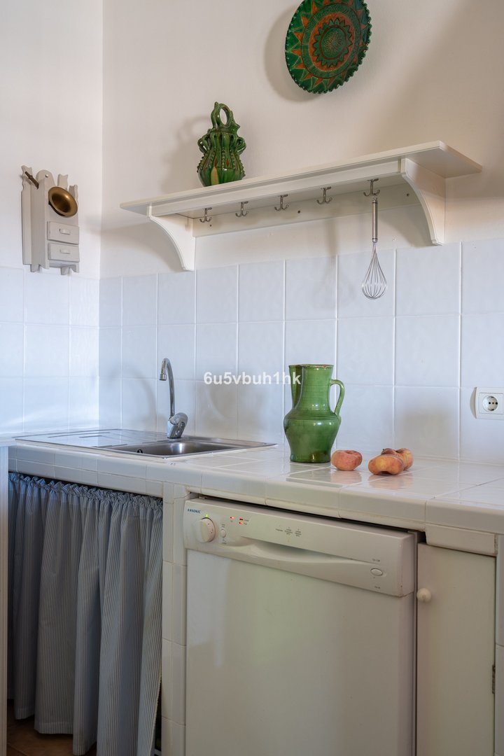 5 Bed Detached Villa in El Coto